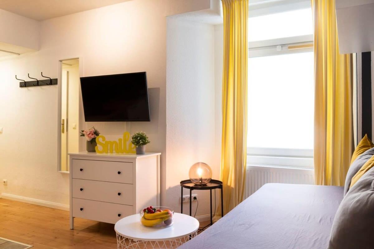 2 Bedroom In Great Location In Kreuzberg Berlin Exterior photo