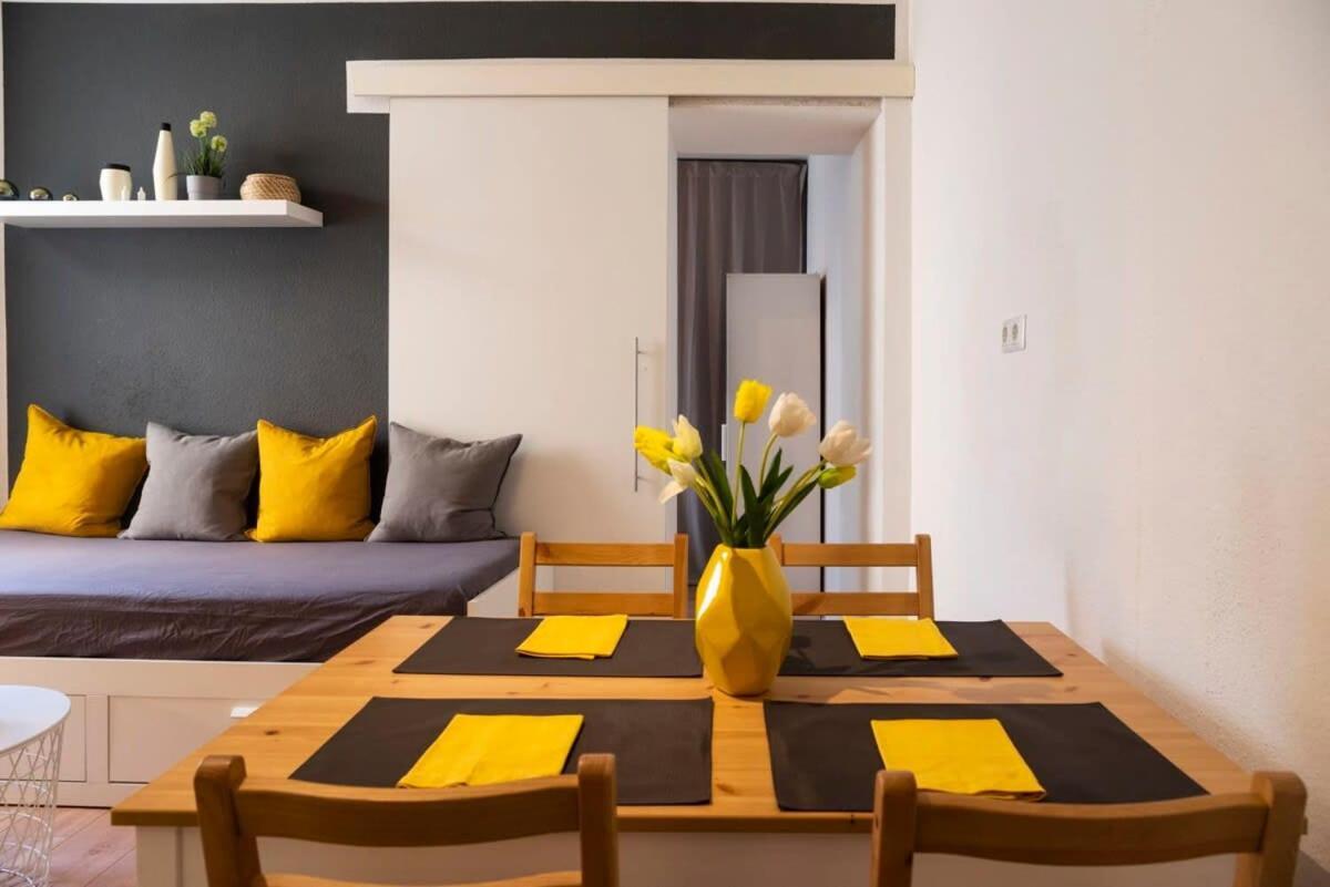 2 Bedroom In Great Location In Kreuzberg Berlin Exterior photo