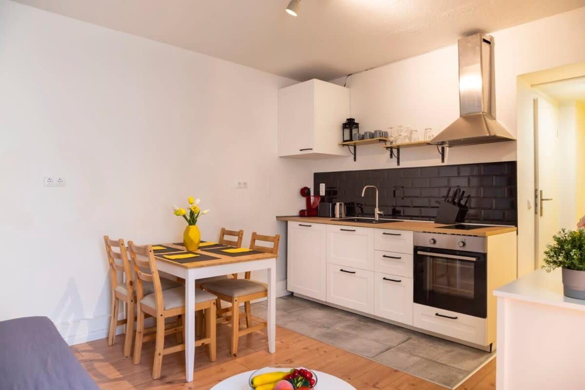 2 Bedroom In Great Location In Kreuzberg Berlin Exterior photo